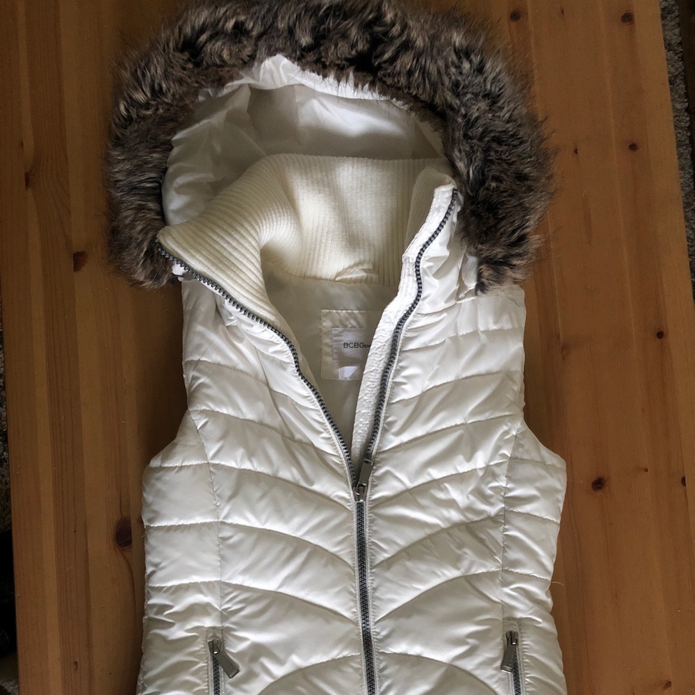 BCBG Generation White Puffer Vest Faux Fur